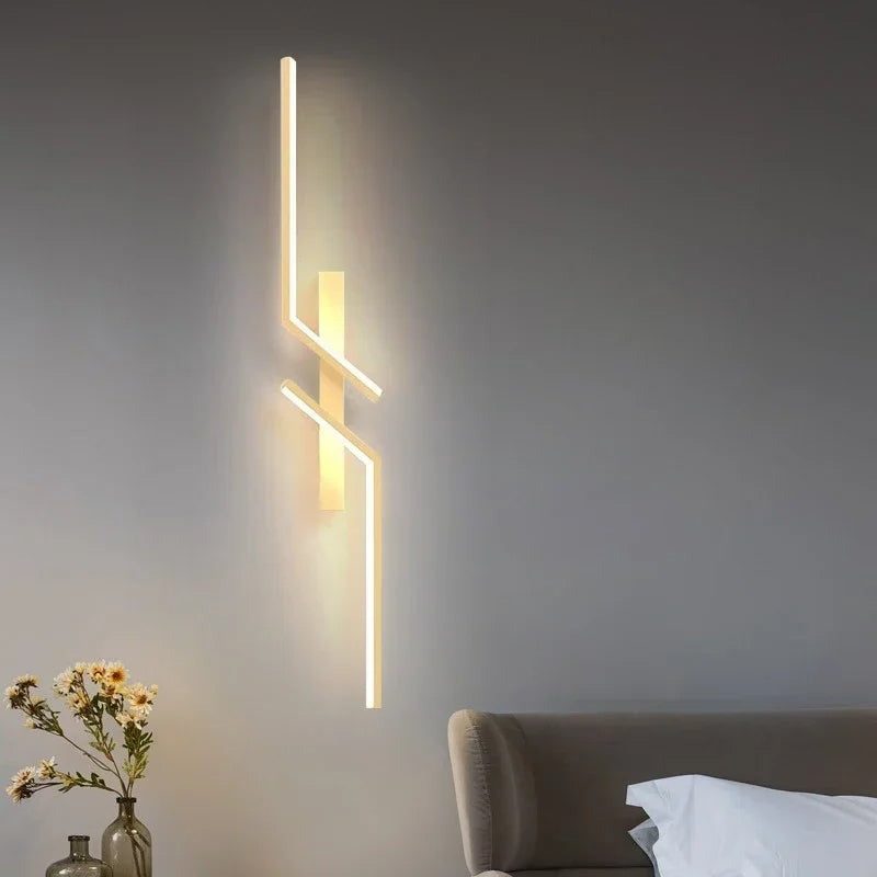 Lunverra Sleek LED Wall Sconce with Adjustable Lighting for Modern Interiors