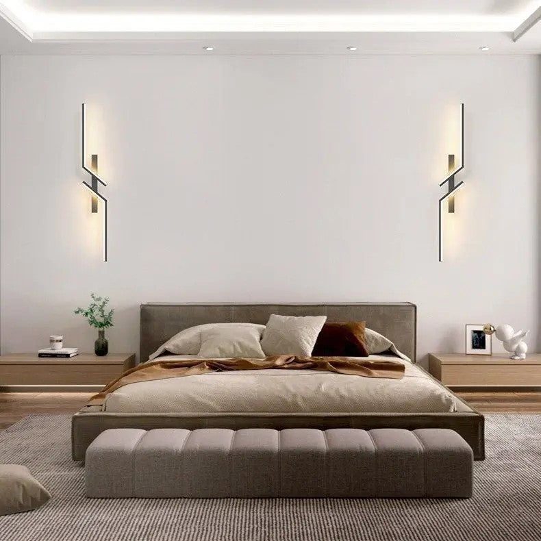 Lunverra Sleek LED Wall Sconce with Adjustable Lighting for Modern Interiors