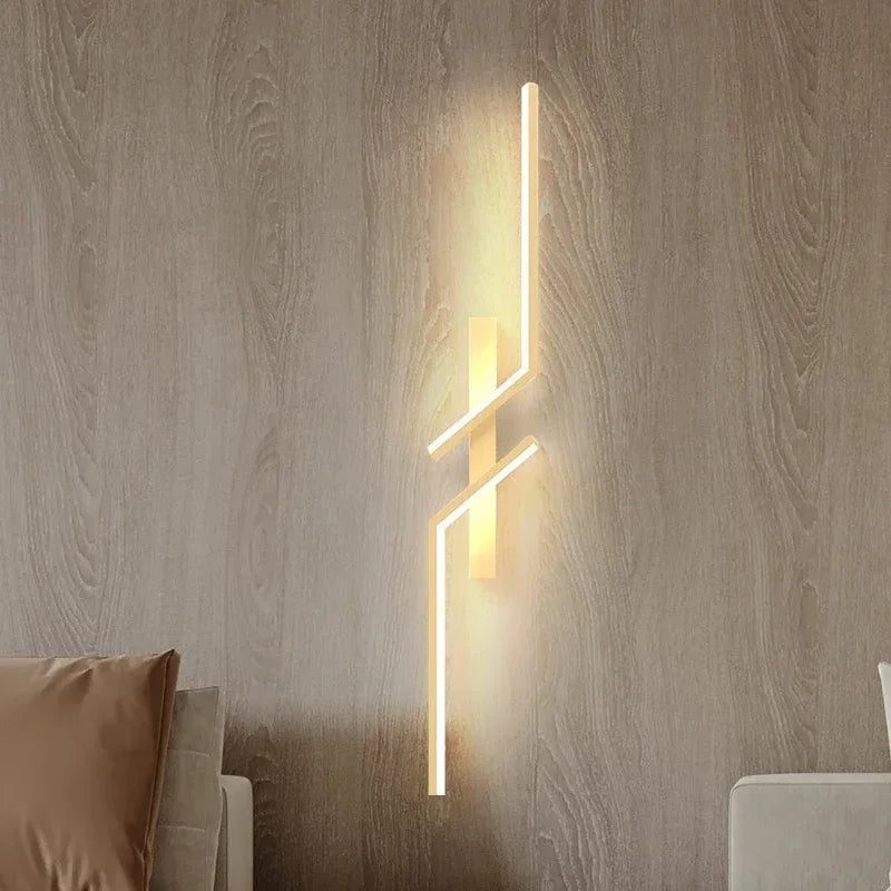 Lunverra Sleek LED Wall Sconce with Adjustable Lighting for Modern Interiors